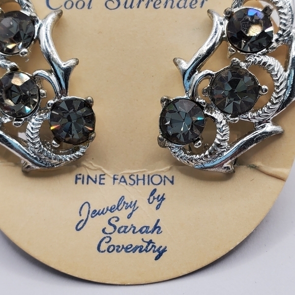 NOS VINTAGE SARAH COVENTRY COOL SURRENDER #7671 EARRINGS CLIP ON BOX JEWELRY NEW - Picture 8 of 12